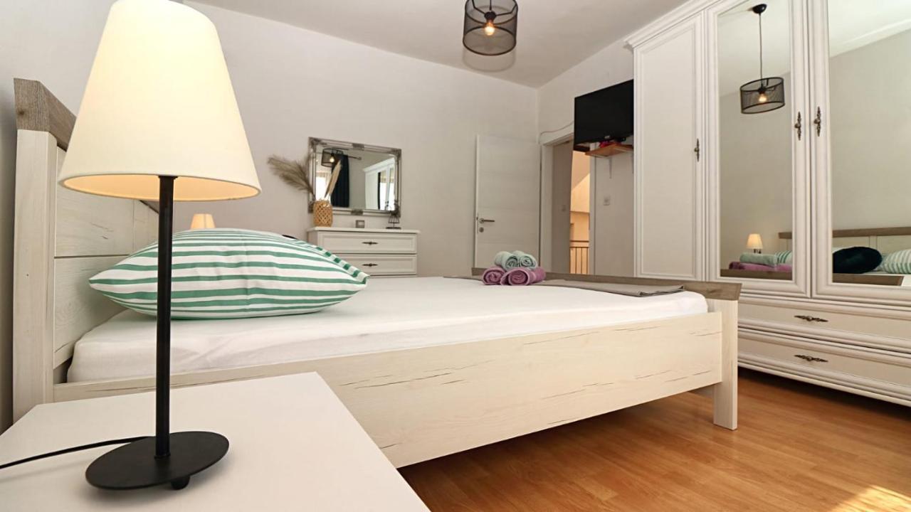 Apartmani Meri Jezera Exteriör bild